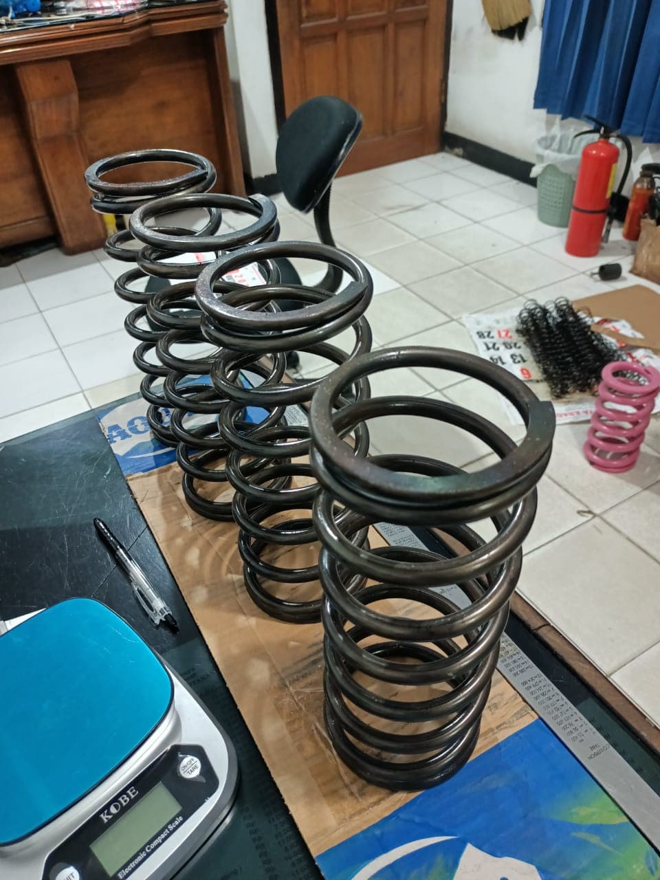 重型螺旋弹簧，并紧端