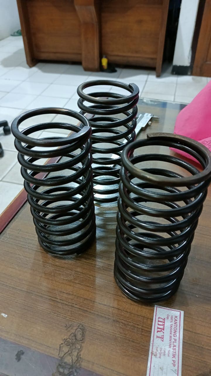 中型压缩弹簧，黑色表面
